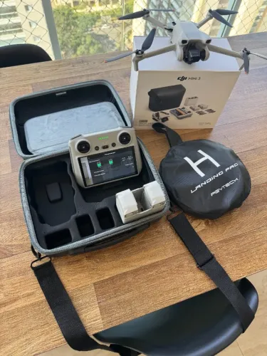 DJI Mini 3 Fly More Combo + DJI RC com Tela + 3 Baterias + Acessórios