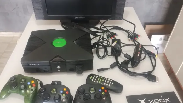 Xbox Original Completo: Caixa Desbloqueado + 3 Controles + Acessórios