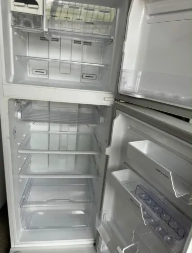 Geladeira frost free 440 litros com água na porta Electrolux