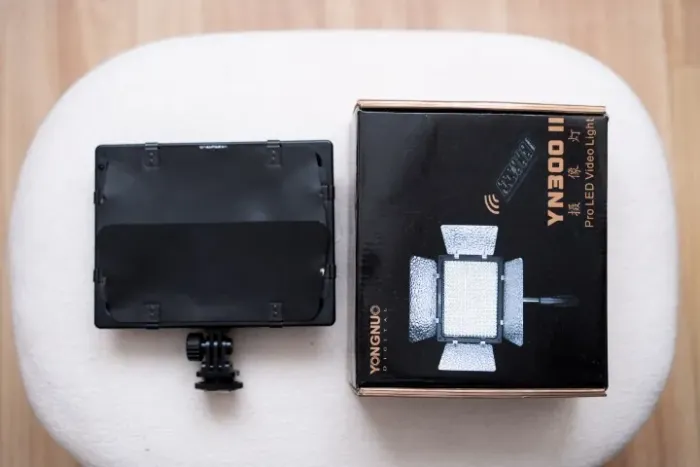 02 LEDs YONGNUO YN300 II