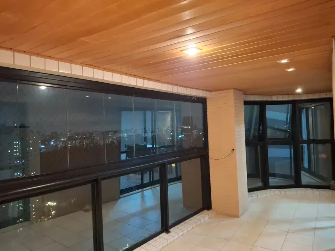 Apartamento para aluguel tem 160 metros quadrados com 4 quartos