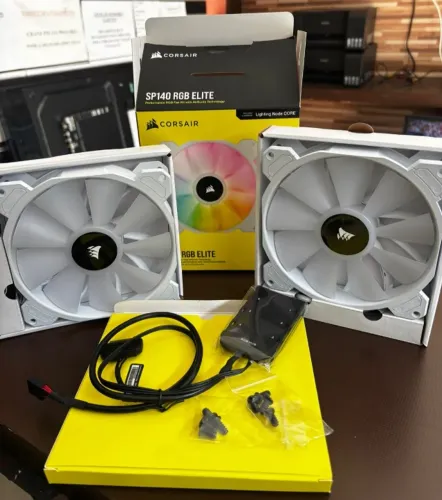 Ventoinha Corsair Elite Single 2 Unidades 140mm, Led RGB, Branco com controladora na caixa