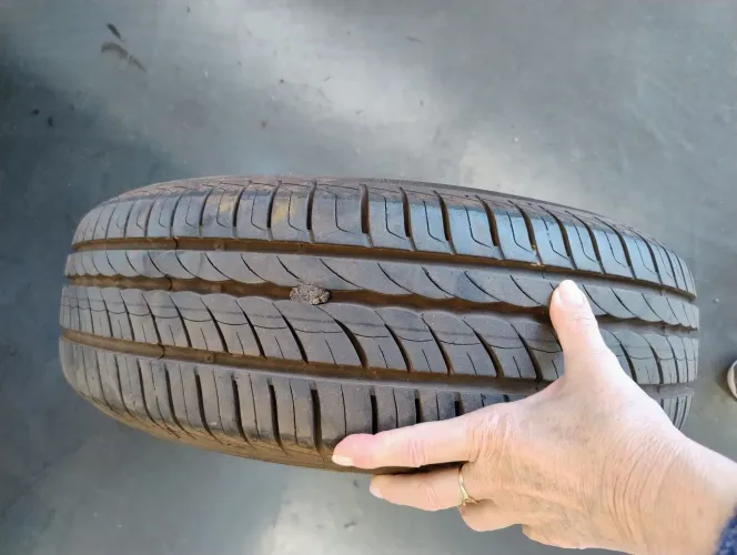 Pneu Pirelli semi-novo 