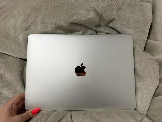 MacBook Pro M2 256g