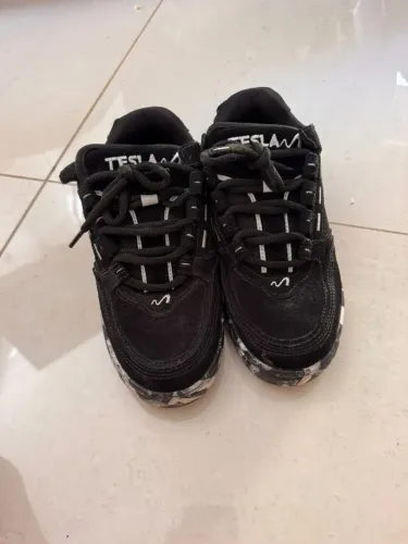 Tênis tesla original tamanho 40 sem uso