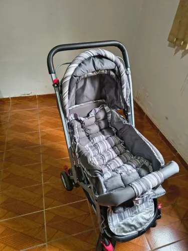 Carrinho bebe sem uso 