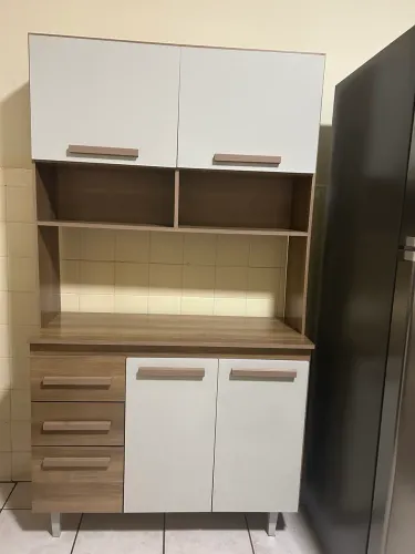 Armário de cozinha semi-novo em perfeito estado de conservação.