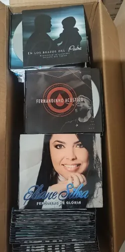 400 CDs evangélicos, CD e capas de papel. Sem o Box 