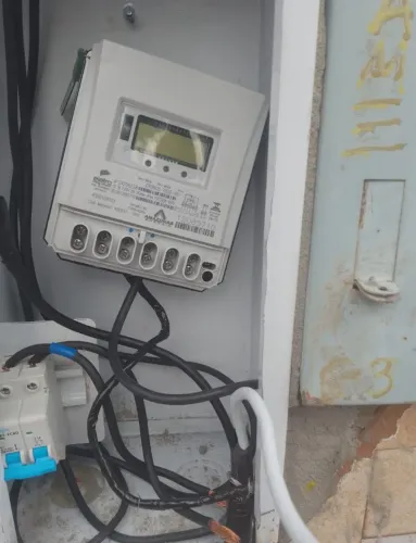 ELetricista de ligação de energia