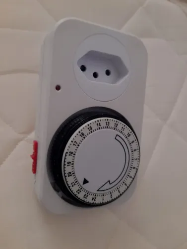 Timer,  programa  ligar e desligar seu aparelho quantas vezes for durante o ano.