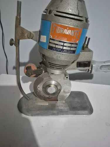 Maquina te corta tecido fioravante