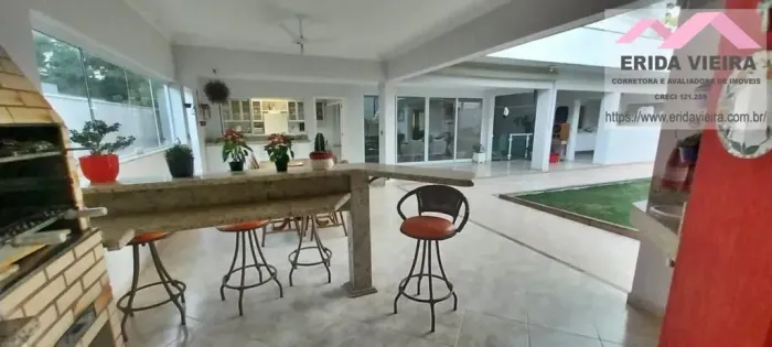 Casa para venda no Condomínio Colonial Village em Pindamonhangaba-SP.
