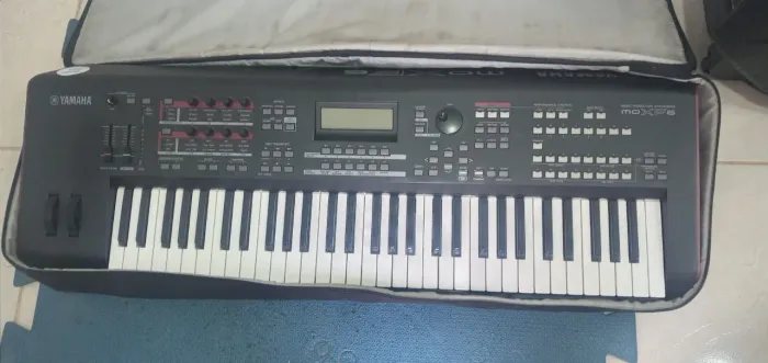 Yamaha MOXF6 Sintetizador 61 Teclas Profissional<br><br>Descrição do produto: