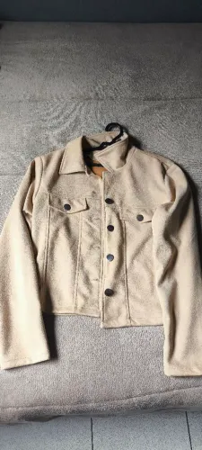 Jaqueta Feminina de Suede Bege com Botões - Estilo Casual