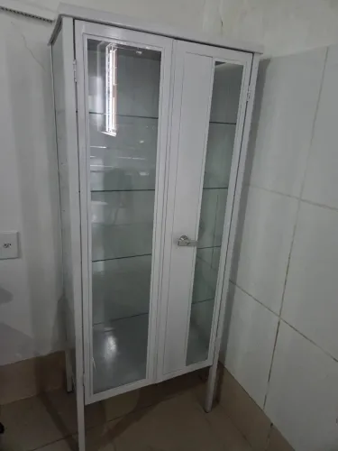 Armário vitrine de aço