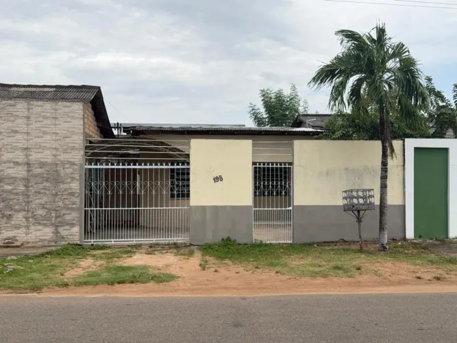 Aluga se casa murada bairro caimbe próx praça