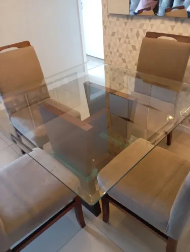 Mesa de jantar com cadeiras