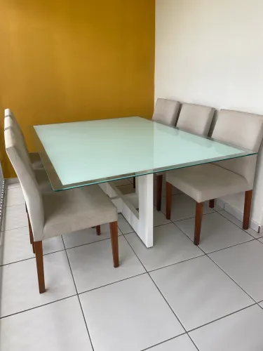 Mesa de jantar 6 lugares 1,20 x 1,80m com as cadeiras