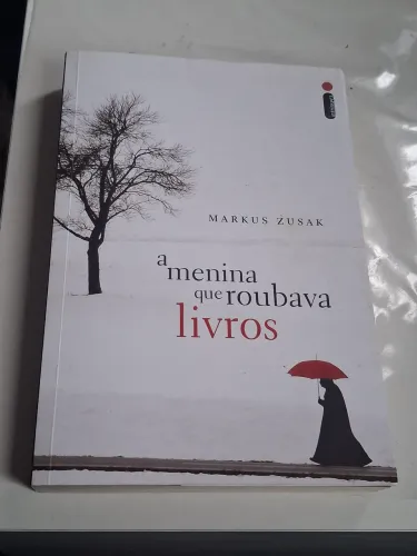 A Menina que Roubava Livros - Markus Zusak | Intrínseca