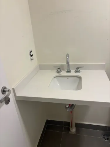 Título: Bancada Banheiro Quartzo Branco Completa (75x55cm) com Cuba e Torneira