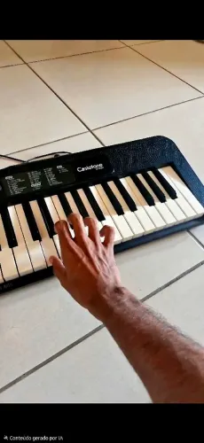 Teclado Casio CT-S200BK - Usado Poucas vezes