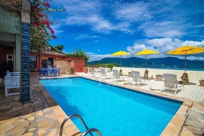 Belíssimo Hotel a Venda na Praia da Vila, Localização Privilegiada com Vista para o Mar a