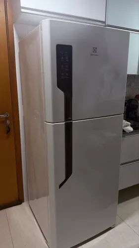 Vendo - Geladeira Electrolux Frost Free com AutoSense 431L