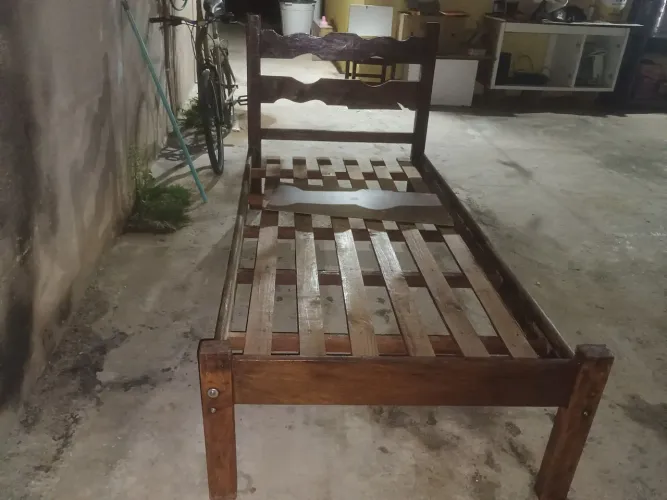Vendo cama solteiro, solteirão