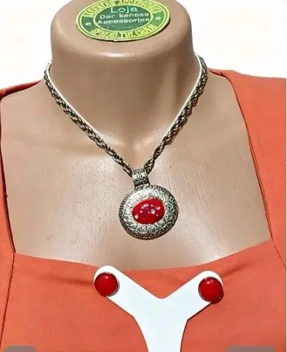 Conjunto pingente+ brinco cor vermelha peças exclusiva da loja Darknes Accessories,