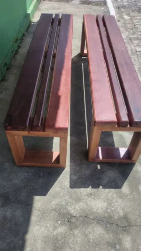 Vende se esses 2 bancos de madeira de lei 1 e 80 de comprimento cara valor 1400 agora