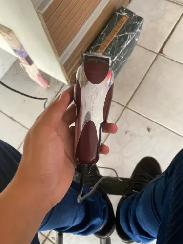 Maquininha de cortar cabelo profissional ?WAHL? 5 estrelas!