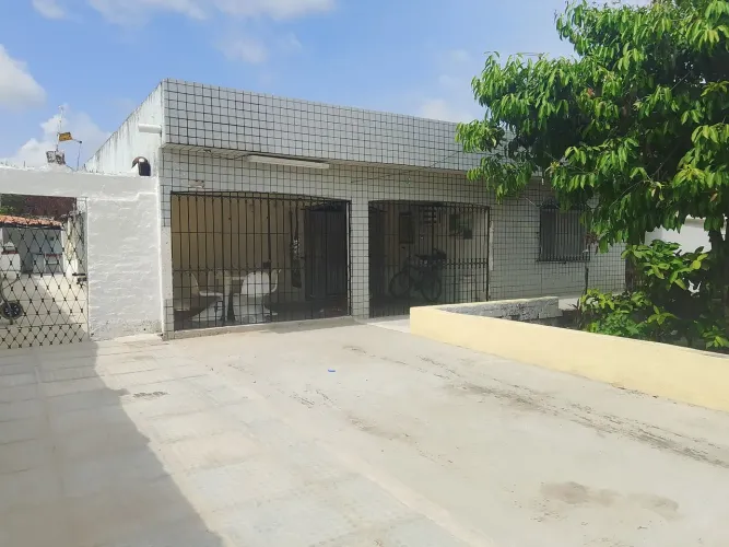 Casa na rua barrancas, 120 ao lado do condomínio de Januário