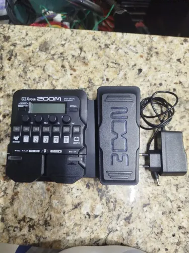 Pedaleira zoom g1xfour