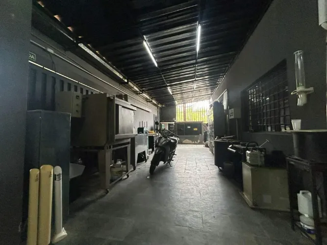 Imóvel comercial com 581,07 m² na Vila Queiroz
