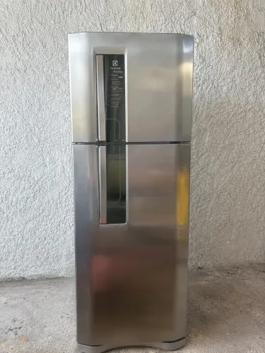 Geladeira Eletrolux com painel digital 459 litros 