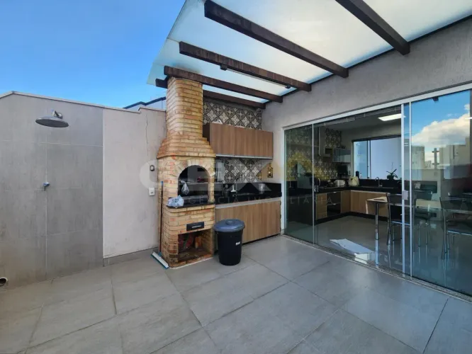 Cobertura Duplex à venda no Centro, 3 quartos sendo 1 suíte.