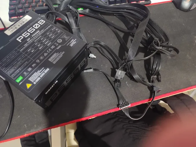 Fonte gamer Gigabyte 550w