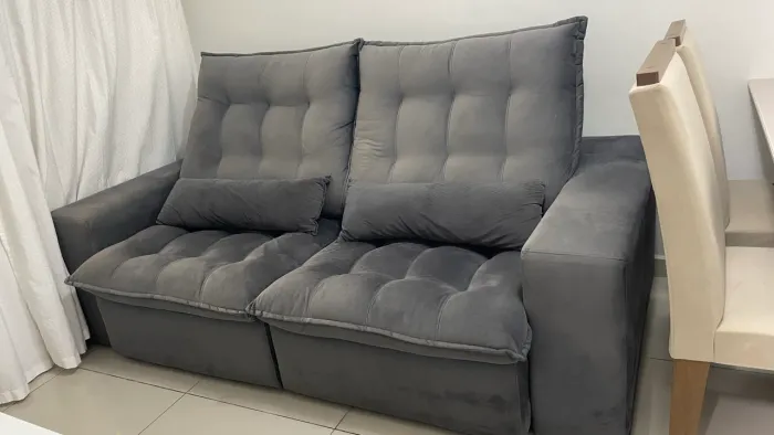 Vendo Sofá retrátil e reclinável na cor cinza chumbo 