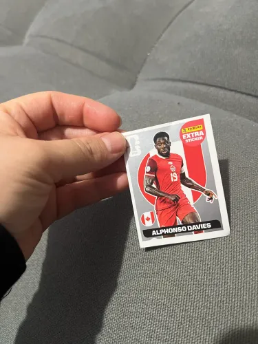 Figurinha extra sticker prata alphonso davies