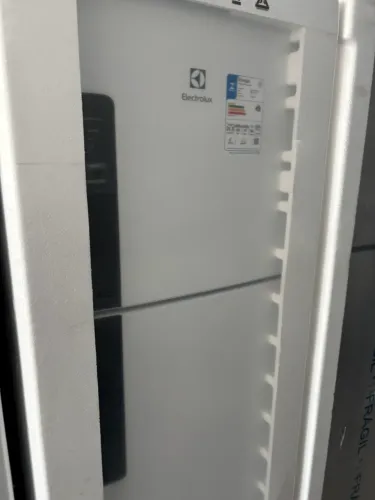 Geladeira Electrolux de 380L branca nova sem uso