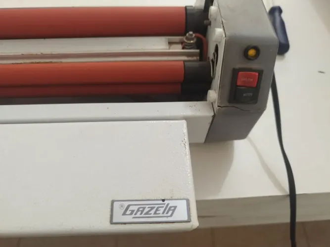 Vendo uma Plastificadora e Laminadora 