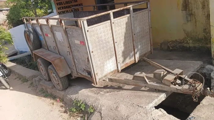 Carretinha dois eixos com  sistema de freio 