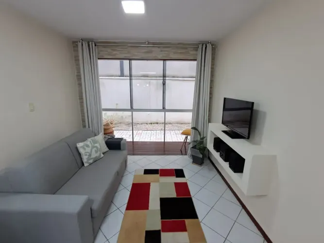 Imóvel para venda tem 59 metros quadrados com 2 quartos em Abraão - Florianópolis - SC