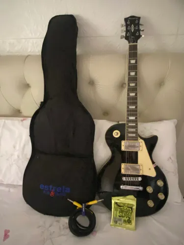 Guitarra Strinberg LPS-230 Preta + Capa + Cabo Santo Ângelo + Jogo de cordas Ernie Ball