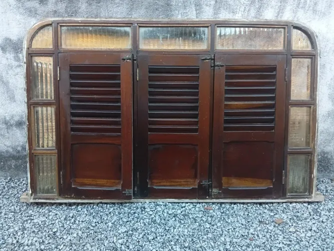 Vende-se janelao,uma grande e uma pequena