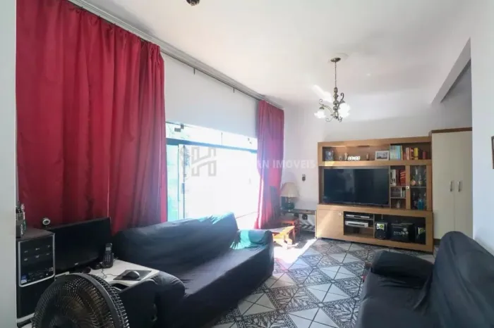 Casa Assobradada à venda no Bairro Barcelona com 02 dormitórios, 01 suíte, 05 vagas!