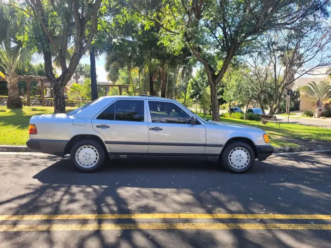 Mercedes-Benz 300-E 3 1986