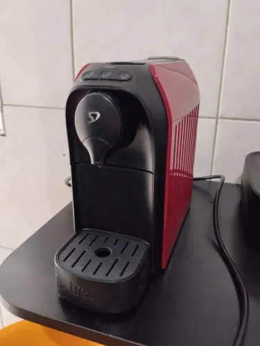 3 Corações TRES Cafeteira Espresso e Multibebida Passione Vermelha