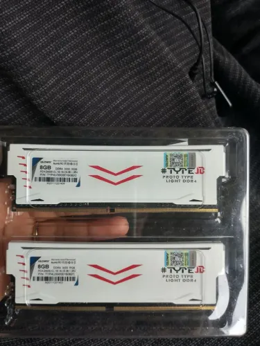 Memória RAM 16GB 2x8 DDR4 3000hz