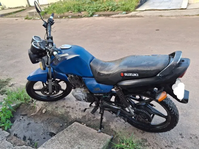 Vendo Suzuki Yes 125 , ano 2011,  tudo funcionando perfeitamente, não é de leilão. 